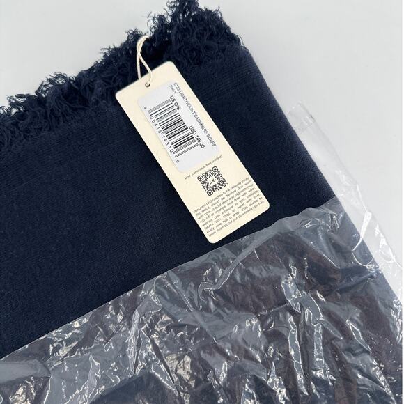 Unsubscribed Women's Navy Lightweight Cashmere Scarf One Size - Picture 4 of 8
